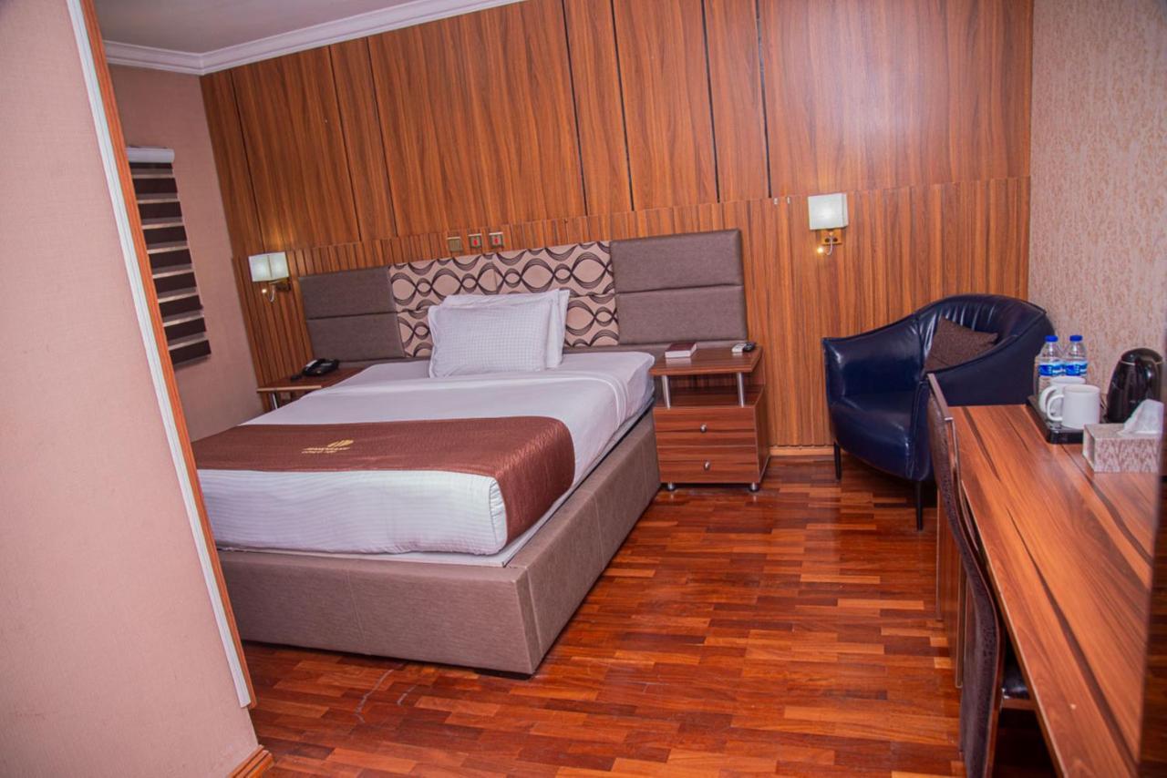 Mahogany Hotel And Suites Ібадан Екстер'єр фото